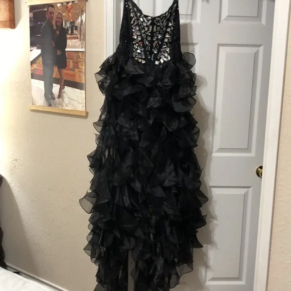 SHERRI Hill Formal - Picture 4 of 6